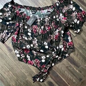 City Chic crop halter top. Plus size Medium. NWT